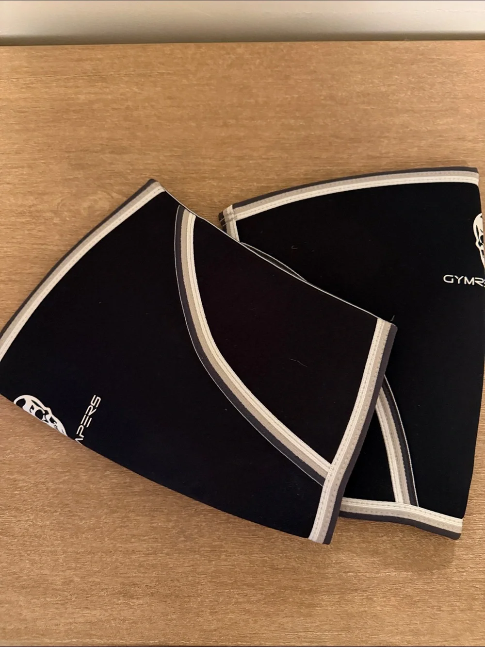 Black & White Gymreapers knee sleeves